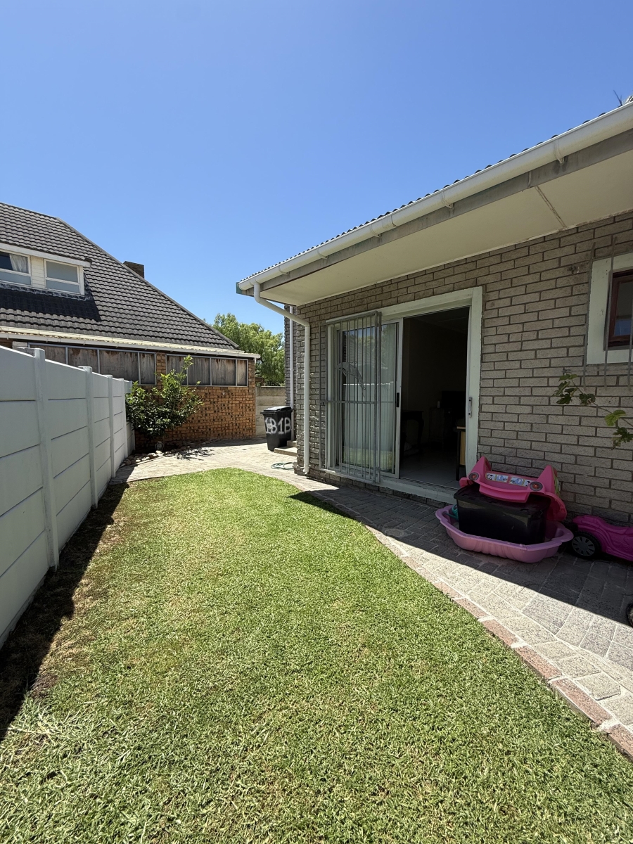 To Let 3 Bedroom Property for Rent in Dobson Western Cape
